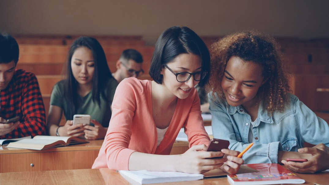 croatian students coding together